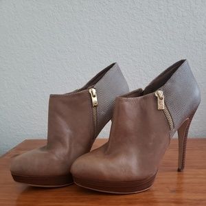 Michael KORS TAN STILETTO BOOTIES SZ 8.5 WOOD HEEL